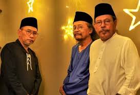 Lagu raya sedih yang pasti meruntun jiwa terutama bagi mereka yang telah kehilangan orang tersayang mahupun yang. Kopratasa Rakam Semula Lagu Selamat Hari Raya Ciptaan Tahun 1936 Astro Awani