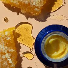 It's also a natural remedy for several health issues such as colds however, many brands are claiming to have the best strain of manuka honey, with the prices climbing as we speak. Dermatologists Say Manuka Honey Is A Powerful Force Against Acne