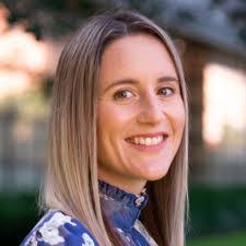 Laura Parker's Instagram, Twitter & Facebook