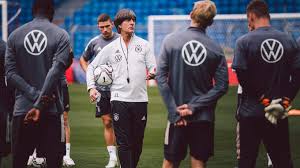 Чемпион мира и просто красавец! Lev Ostanetsya Glavnym Trenerom Sbornoj Germanii Futbol Rossii I Mira Novosti Translyacii Foto Video