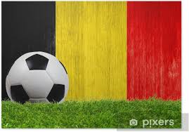 België voetbal jupiler league, uitslagen belgische competitie + meer dan 1000 andere voetbalcompetities en bekers uit nederland (eredivisie. Poster Voetbal Bal Op Gras Met Belgie Vlag Achtergrond Pixers We Leven Om Te Veranderen