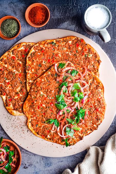 Sadə lahmacun