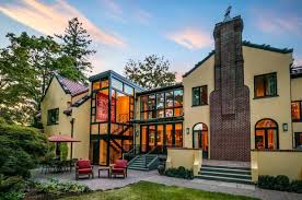 This unique and wonderful city features many popular attractions including parks, museums, gardens and an incredible array of medical and recreational marijuana dispensaries across town. What S Inside Portland S Historic And New Mansions Here Are 10 For Sale Oregonlive Com