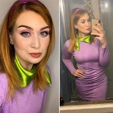 Roxolana Ridel dresses up as Daphne Blake in this cosplay photo taken by  Jay Wan Mei.