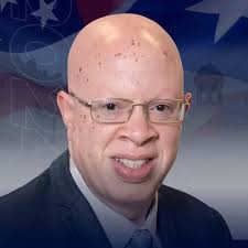 LA JUNTA LE PIDE CAUTELA ANTE PROYECTO DE LEY QUE PROPONE SALARIO BASE DE  $3,000 PARA LOS POLICÍAS MUNICIPALES La Junta de Supervisión Fiscal (JSF)  expresó su preocupación ante el proyecto de