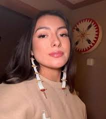 You too pretty to be single” 😒😂 baby its not my looks, i'm not right in  the head😂😂😂😂