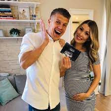 Maybe you would like to learn more about one of these? Golyahir Apa Lesz A Fradi Magyar Valogatott Sztarja Ripost