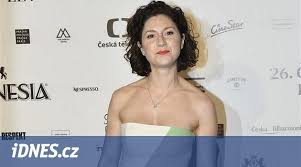 She is an actress and writer, known for sedmero krkavcu (2015), deti noci (2008) and the zookeeper's wife (2017). Martha Issova Pri Prebirani Ceskeho Lva Jsem Byla Jako V Mrakotach Idnes Cz