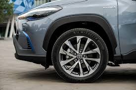 Lốp xe Toyota Cross bơm bao nhiêu kg? Khi nào cần thay lốp xe?