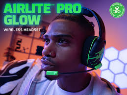 Amazon.com: PDP AIRLITE Glow Pro Wireless Headset: Jolt Green