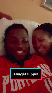 Esposa canta en 'Respect' y momentos cómicos del sofá