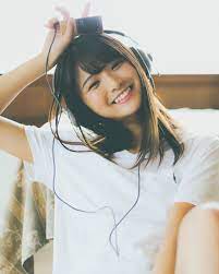 yamamoto yuuka 山本ゆうか on instagram ヘッドホンから聞こえてる音楽は 秦基博 ひまわりの約束でしたあ 古民家 フクゾー邸 白シャツ polo 黒髪ロング 夏の思い出 笑顔 くしゃ顔 たぬき顔 ヘッドホン女子