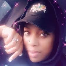 Etta Calhoun's Instagram, Twitter & Facebook