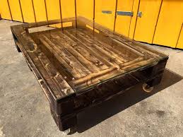 Turn the bottom pallet over and attach the furniture feet, table legs or casters flip the bottom pallet back over and add the top pallet. Diy Pallet Coffee Table With Glass Top Wheels 99 Pallets Pallet Wood Coffee Table Pallet Coffee Table Glass Top Coffee Table