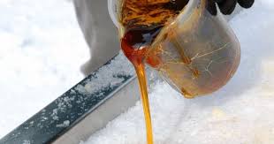 Making Maple Taffy Cabane A Sucre Cabane Sucre Sucre