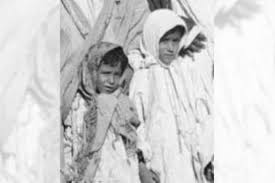 صورة نادرة للملك خالد بن عبدالعزيز وشقيقه في عمر 5 و7 سنوات Historical Figures Historical Royal Family