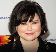 Touristes Anglais à ALGER en 1975 ici dans Les hauteurs du jardin d' essai  ..............L' apprenti . et L' inspecteur TAHAR les ont rencontrés à  SIDI FREDJ et BOUSSAADA quand ils enquêtaient