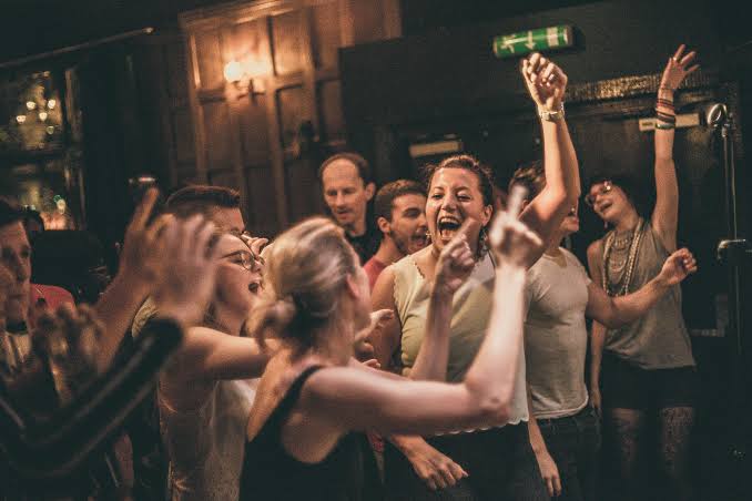 How to Keep Everyone Involved: Hosting a Karaoke Night for Large Groups -  Karaoke Heaven