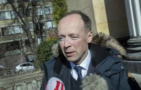 27.4.1971 tampere) on perussuomalaisten puheenjohtaja vuodesta 2017 ja europarlamentaarikko. Halla Aho Muistutti Etta Kriisin Jalkeen Kaikki Ovat Koyhempia Rinne Puolusti Vanhaa Vappulupaustaan 600 000 Pienituloisen Elake On Noussut Kaleva