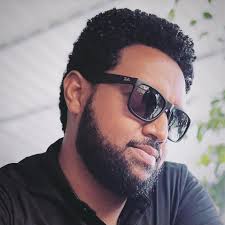 ሁላችሁም ወዳጆቼ ስለ መልካም ምኞታችሁ እጅ ነስቻለው ያልተገባኝን ስላሳያችሁኝ እግዚአብሔር ያክብርልኝ::