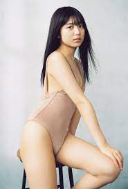 吉田莉桜 ワンピース水着に愛されるギャップ萌え18歳 2021 - 芸能アイドルモデル女優水着画像集