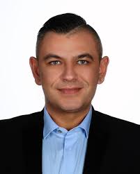 Do zespołu Majkowski Clinic dołączył dr Bartosz Maj Absolwent Uniwersytetu  Medycznego w Białymstoku na kierunku lekarskim, ekspert medycyny  estetycznej z wieloletnim doświadczeniem w medycynie estetycznej. W  Majkowski Clinic dr Bartek zajmuje się