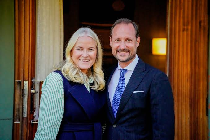 Kronprinsesse Mette-Marit, Kronprins Haakon | Kronprinsparet nektes  stupebrett: Statsforvalteren sier nei