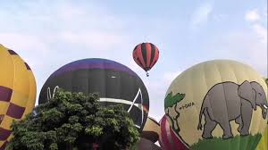 In the afternoon all the balloons will be back in desa parkcity. 5th Putrajaya Hot Air Balloon Fiesta 2013 Part 1 Youtube