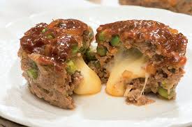 Recette Pains De Viande Au Cheddar Dans Des Moules A Muffins Recipe Food Confort Food How To Cook Meatloaf