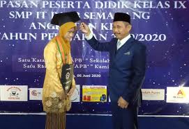 Itu berarti acara perpisahan sekolah sudah semakin dekat. Covid 19 Rencana Lepas Siswa Smp Papb Di Hotel Batal Milenial