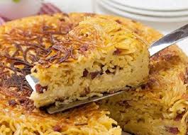 Qui in foto viene mostrata la frittata di maccheroni con una porzione di rigatoni alla bolognese light, che vale 7 punti ww. Perche Si Chiama Frittata Di Maccheroni Anche Se E Fatta Con Gli Spaghetti