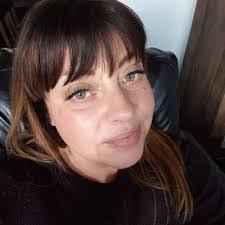 Karen Ridley's Instagram, Twitter & Facebook