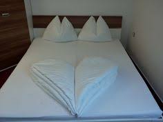 Mit futonbetten zeitlos und stilsicher das schlafzimmer einrichten. 62 Betten Machen Ideen Handtuch Falten Bett Bett Dekor