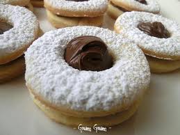 Lavorate con le fruste elettriche il burro morbido con lo zucchero fino la ricetta dei biscotti occhio di bue. Biscotti Occhio Di Bue Alla Nutella Ricetta