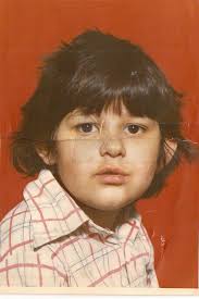 Hi, This is one of about 4 photos I only have as a child, all have been  torn. Can anyone take the bent /tear line away please xx