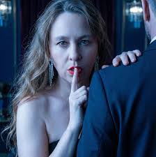 Who was the lady storyteller using puppets at Bellview elementary in the  80's?