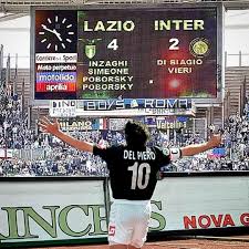 È l'inter la reginetta del ballo e i tifosi della lazio, in onore del ferreo gemellaggio che lega le due casate, decidono di colorarsi di nero e di azzurro. Isola On Instagram J Memories 05 05 2002 26 5 Maggio My Point Of View Broadway Shows My Point Of View Point Of View