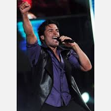 Chayanne (born june 28, 1968) is famous for being world music singer. Consideran A Chayanne Como El Hombre Mas Guapo Del 2021