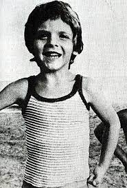 Era il 10 giugno del 1981 quando il piccolo alfredo rampi, di vermicino, vicino roma, cadde in un pozzo artesiano durante una passeggiata che stava facendo con il papà. Incidente Di Vermicino Wikipedia