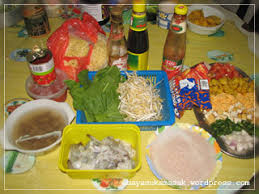 Selepas tu boleh la masukkan cili kering yang dikisar tadi, lepastu boleh terus masuk gula, garam, kicap. Mee Goreng Mamak Saya Suka Masak