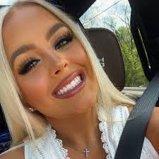 Avery Harris's Instagram, Twitter & Facebook