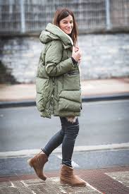 olivgruner daunenmantel schwarze leder enge jeans braune ugg stiefel fur damen winter coats women fashion jacket outfits