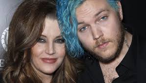 Check spelling or type a new query. Lisa Marie Presley 3 Monate Nach Seinem Tod Sohn Benjamin Keough 27 Wird Neben Opa Elvis Presley Bestattet Bunte De