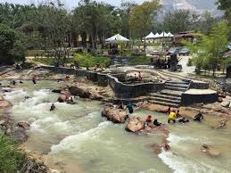 Hot spring and cave restaurant was great. Lubuk Timah Hot Spring Simpang Pulai Perak Gokelah
