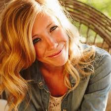 Elizabeth Holcomb's Instagram, Twitter & Facebook