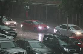 Nad południowymi dzielnicami warszawy przechodzi burza. Ahp68f Zb9prgm