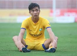 Anh hiện là cầu thủ quan trọng nhất trong đội hình slna. Sá»'c Phan VÄƒn Ä'á»©c Láº¡i Cháº¥n ThÆ°Æ¡ng Slna Thiá»‡t Quan TrÆ°á»›c Ngay Trá»Ÿ Láº¡i Viá»‡t Nam 9