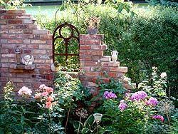 Im Trend Eine Ruine Als Gartendeko Garten Garten Deko Garten Gestalten