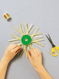 So kannst du einfache strohsterne basteln. Strohsterne Basteln Easy Step By Step Nah Und Bastelanleitung Fur Alle Diy Begeisterten