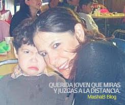 Querida joven que miras y juzgas a la distancia.